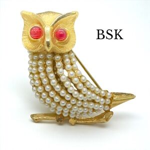 Vintage Hallmarked BSK Faux Pearl & Red Cabochon Owl Brooch